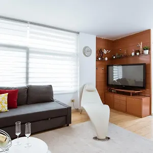 Apartamento Two Bedroom Townhouse Within 10min Walk From Beach, Barcelona